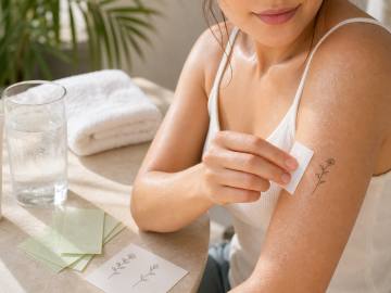 Does Oily Skin Affect Temporary Tattoo Adhesion in Summer?
